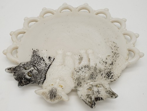 LOT OF 2!!! ~ Antique Black Gray ~ Westmoreland Milk Glass Cat Plate ~ 7.25" - Picture 3 of 7