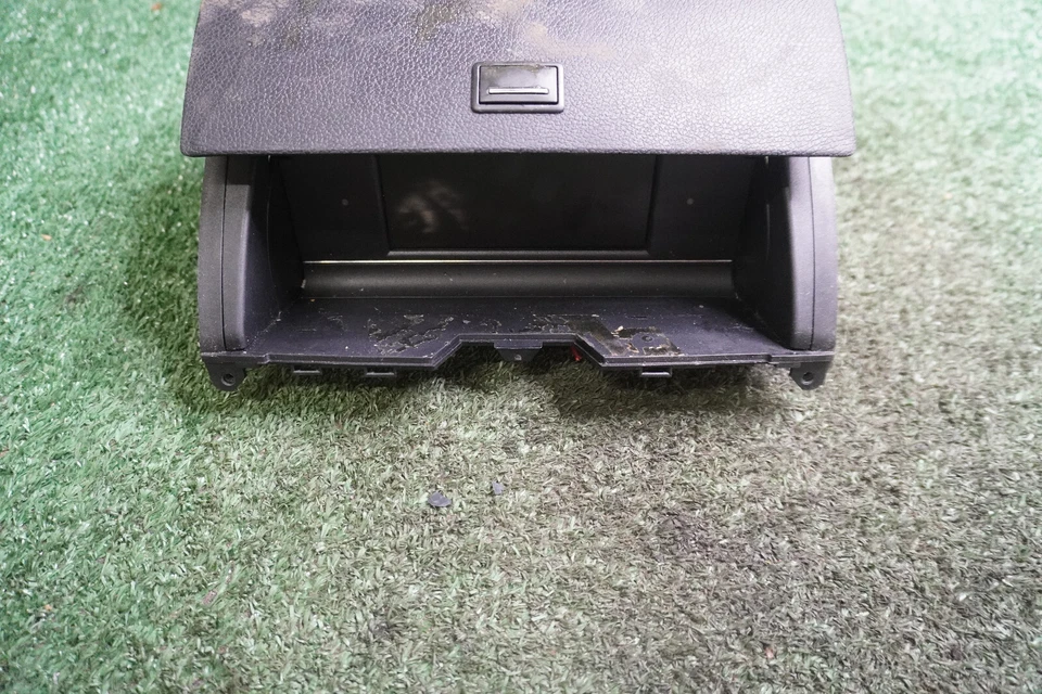 2009 2010 MERCEDES BENZ C300 INFO DASH DISPLAY SCREEN BEZEL OEM A20468012319F45 - Image 2 of 4