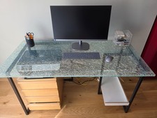 Bureau verre tréteaux métal noirs