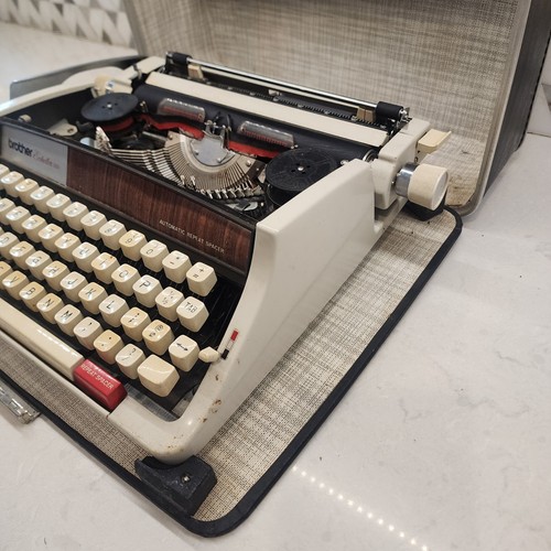 1970 Brother Echelon 89 Portable Manual Typewriter with Case Vintage. Tested  - Picture 5 of 8