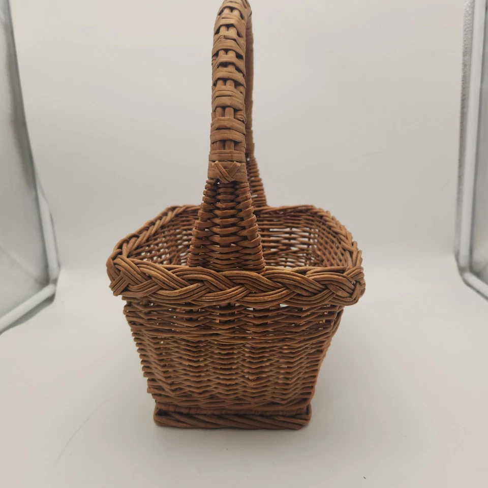 Vintage 1970s Rectangular Wicker Weaved Basket Handle 11"L x7"Wx13" T Grannycore - Image 4 of 4