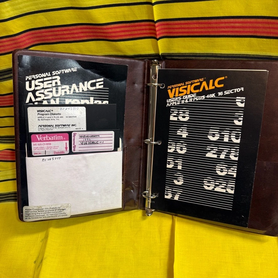 VisiCalc Apple II II+ Software Binder w/ Manual & 5.25” Disk Set VTG Rare - Image 4 of 4