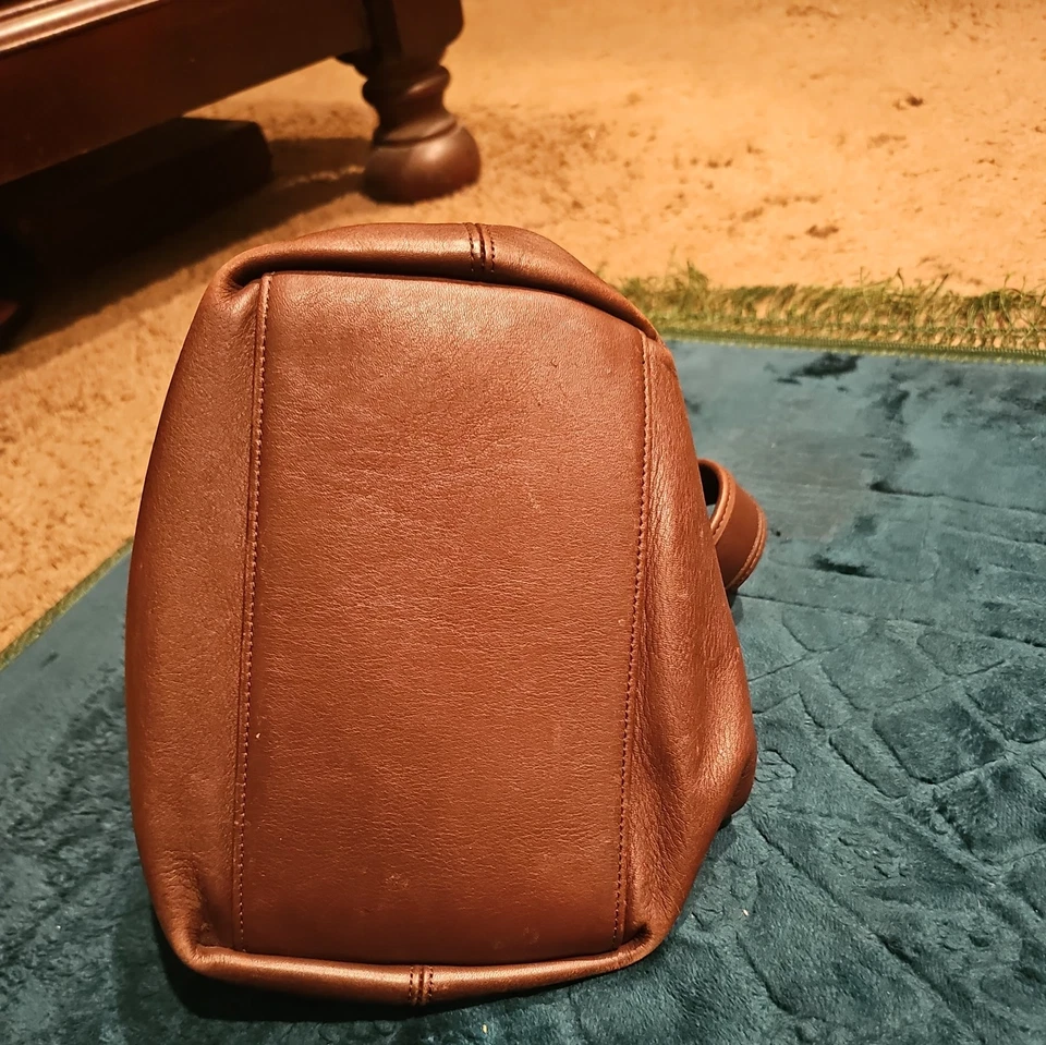 Bolso cubo vintage Coach Legacy cuero marrón 9165 - 12"x12" Foto 2 de 4