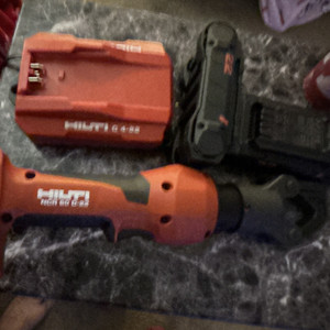 Hilti NCR 60 D-22 Cordless Crimping Tool w/ C 4-22 Charger & Battery