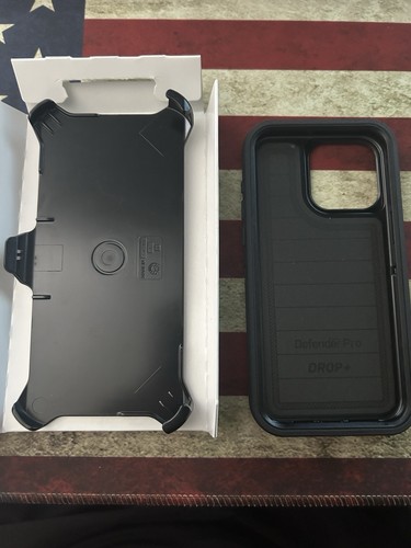 *Open Box* OtterBox Defender Pro Series Case for Apple iPhone 15 Pro Max Black - Photo 4 sur 4