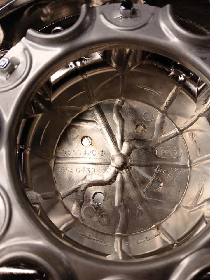 OEM 1988-1992 Chevrolet K2500 GMC Sierra Suburban 6 Lug 4x4 Center Cap 15550430c Foto 3 de 4