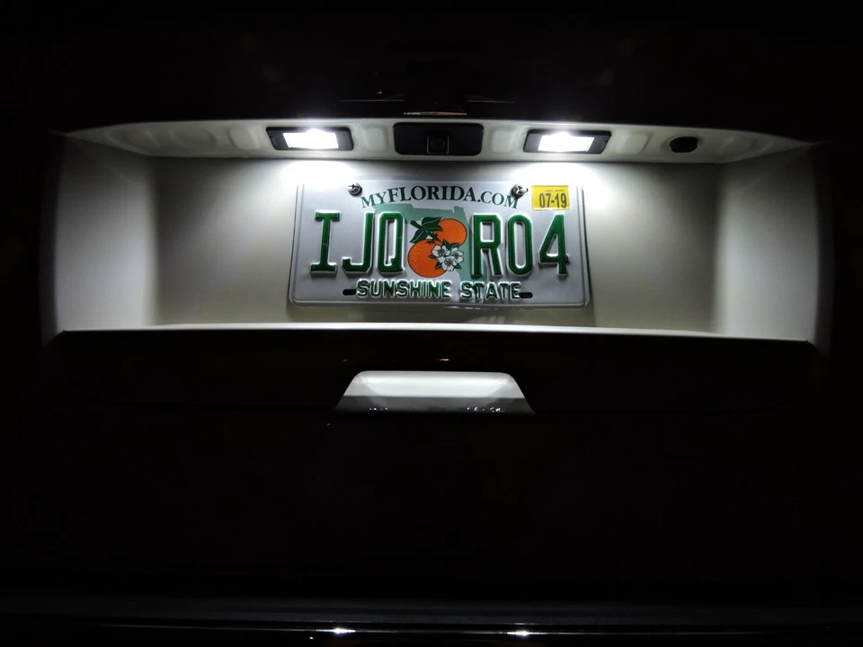 Chevrolet Suburban 2015-2020 kit de luces LED blancas para matrícula Foto 2 de 3