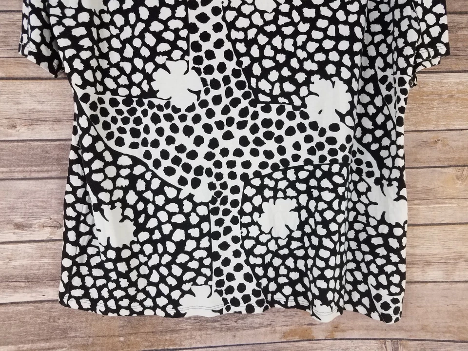 Blusa Ted Baker London Preta e Branca Feminina Tamanho 6 Manga Curta Decote V - Imagem 3 de 4