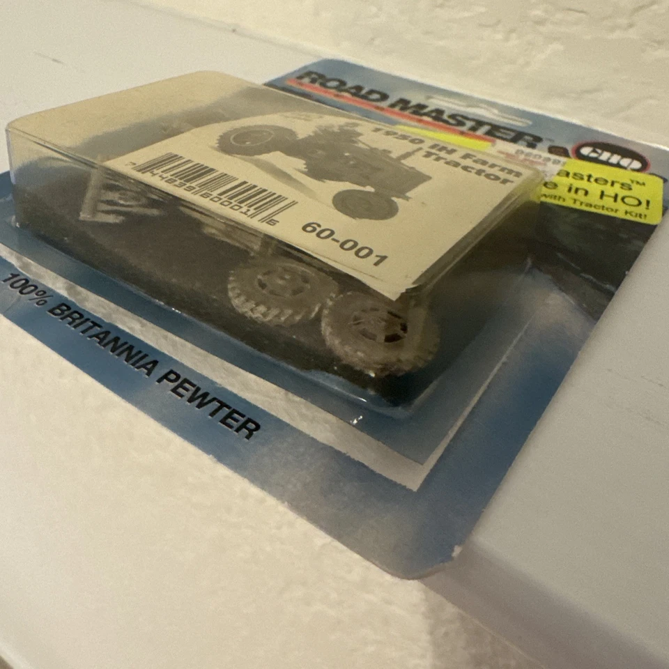 Roadmaster Series 1/87 HO 1950s Red Farm Tractor & Farmer Pewter Kit MPN 60–001 - Image 2 of 4