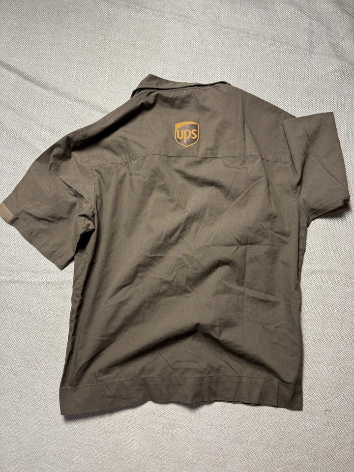 Wear Guard UPS United Parcel Service Hombres Polo Uniforme Talla Mediana Foto 2 de 4