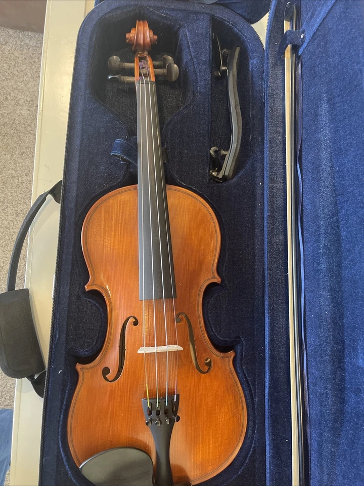 Used Violin Case 4/4 Hard Shell with Velvet and Soft Blue Interior - Image 2 of 4