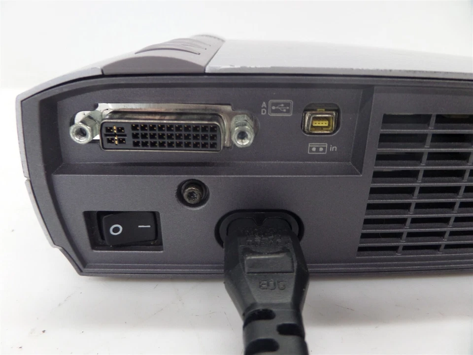 Infocus LP130 DLP XGA Table Top Projector 1100 Lumens w/ Case - Image 4 of 4