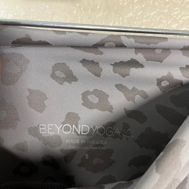 beyond-yoga compression gym workout animal print leggings