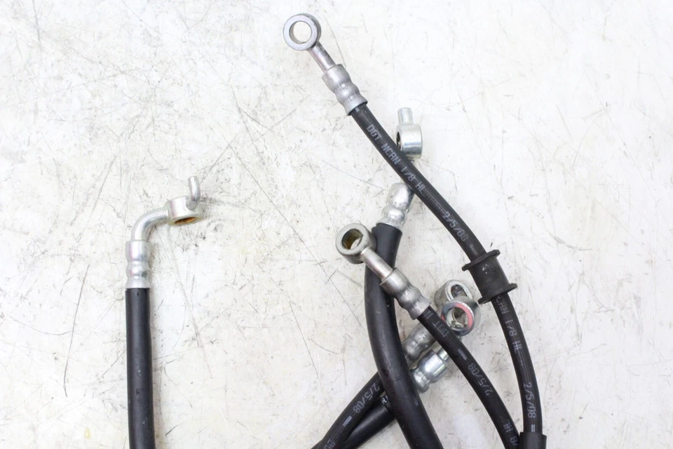 Suzuki GSXR 750 2008 OEM pinzas de freno delanteras mangueras líneas Foto 4 de 4