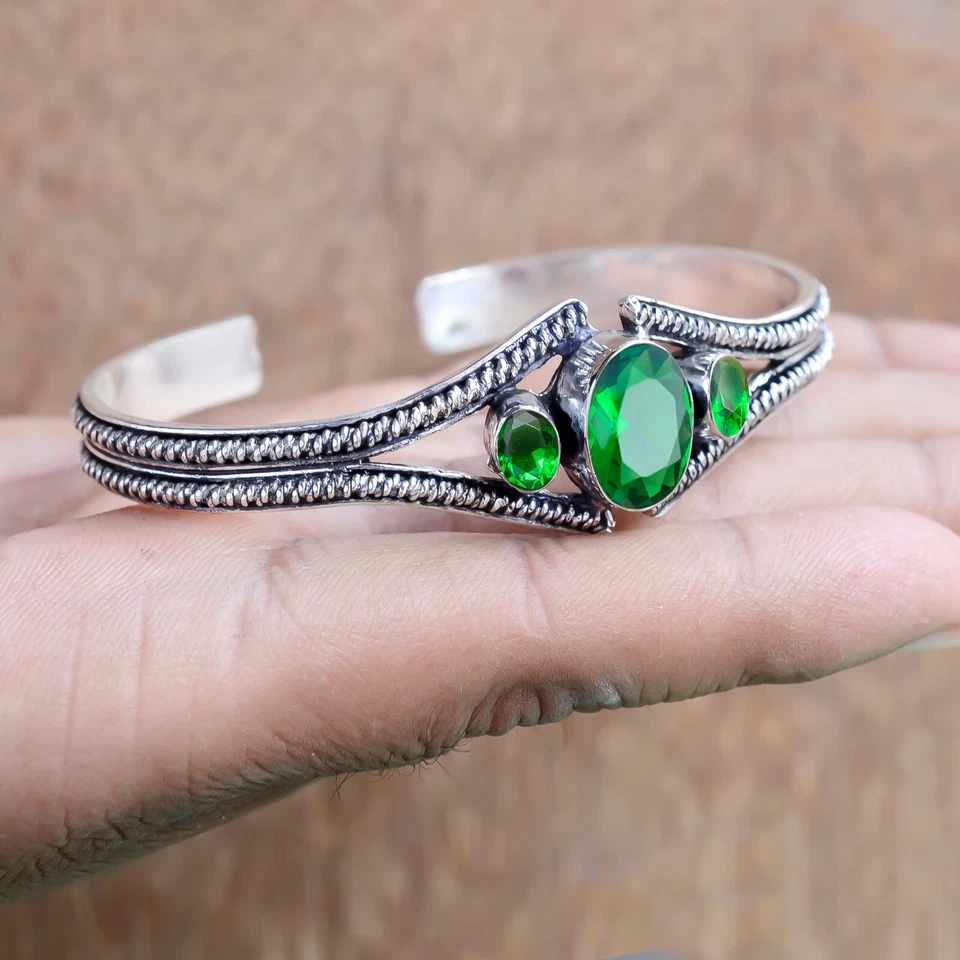 Brazalete brazalete único de plata de ley 925 con piedras preciosas de diopsido de corte ovalado Foto 3 de 4