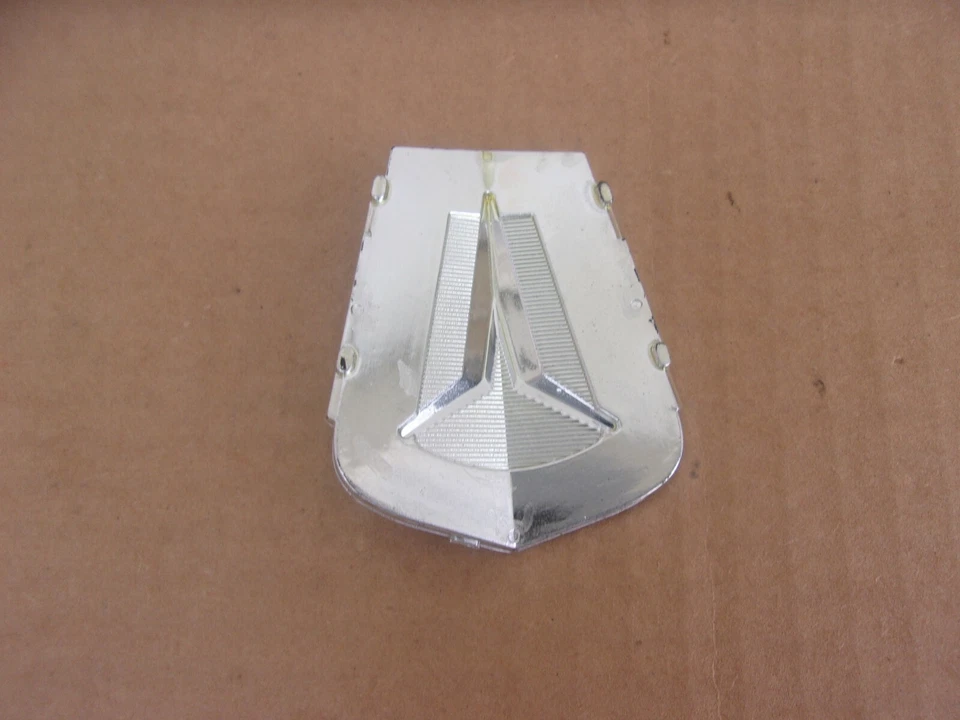 NUEVO 1962 Plymouth Savoy, Belvedere, Fury Plastic Hood Medallion Foto 2 de 2