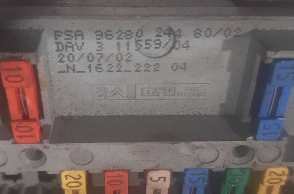 Peugeot 206 2000 caja de fusibles 96280244 Foto 2 de 3