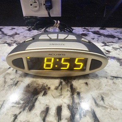 Chaney Instruments Acu-Rite 13027A1 Alarm Clock Electric and Battery Back Up