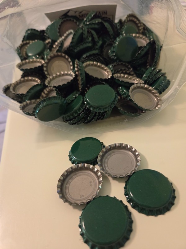 New Green steel bottle caps, approximately 475 count.