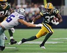 Aaron Jones Fights off a Defender Green Bay Packers 8x10 NFL Football Photo