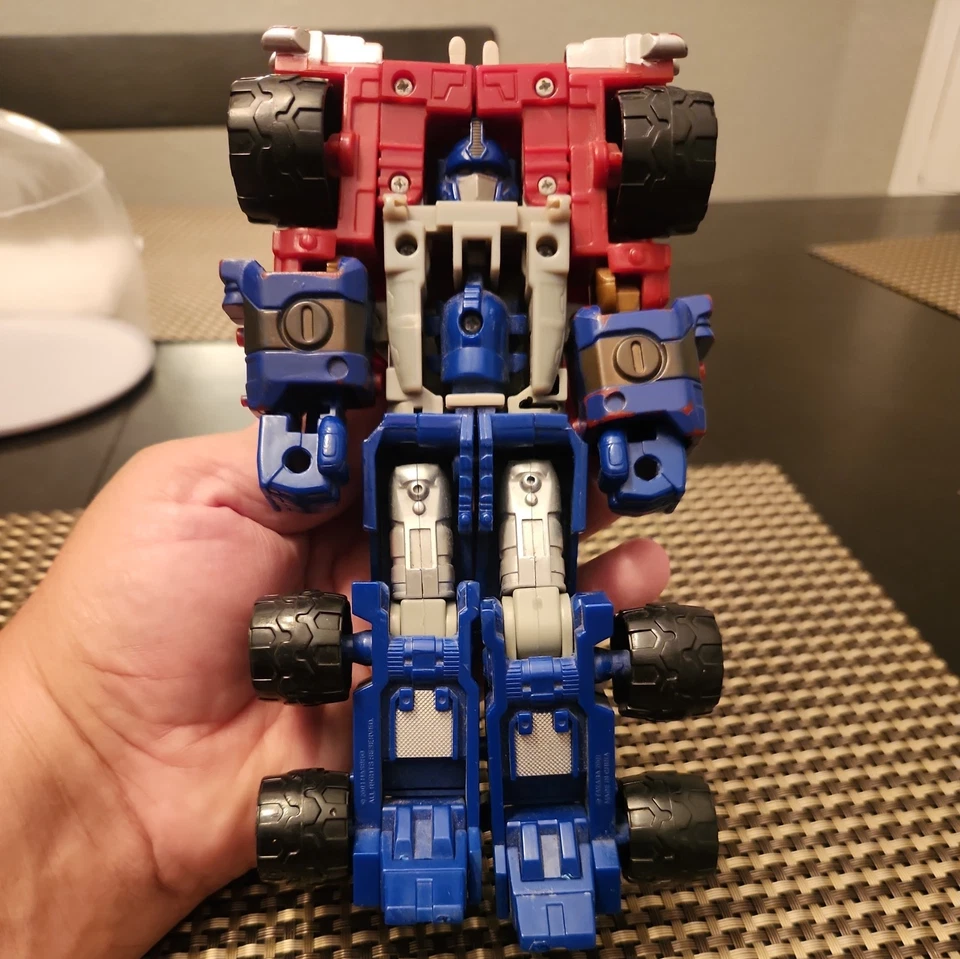 2002 Transformers Armada Super Class Optimus Prime Incomplete  - Image 4 of 4