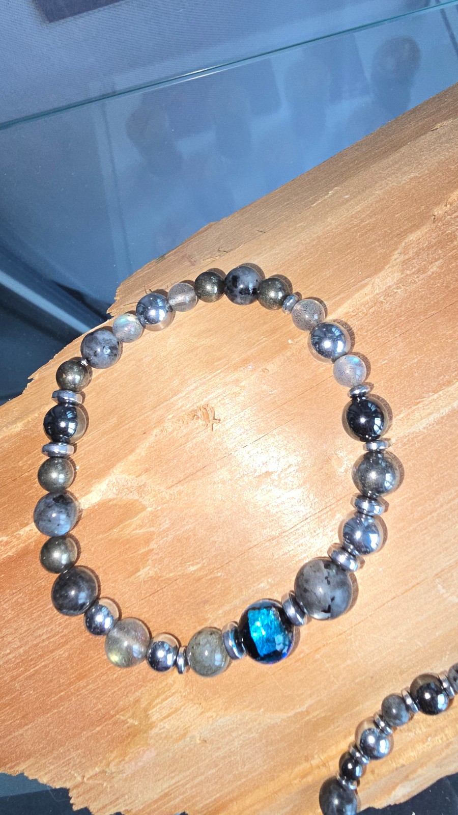 Bracelet YANDO Dent d'Oche d'exception avec perles polies de 8mm et finition soignée