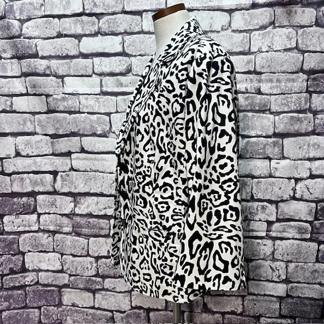 Chaqueta con botones Linea blanca y negra totalmente forrada talla 1X Foto 4 de 4