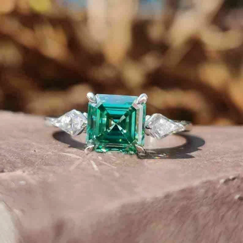 1.10ct 14K Natural Bezel Set with Split Shank Dark Green Pear Cut Tear