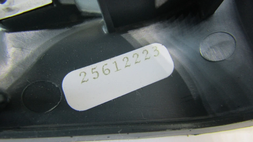 INTERRUPTOR TAPA MALETERO E PUERTA COMBUSTIBLE 25612223 GM 95 98 OLDSMOBILE AURORA Foto 4 de 4