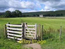 Photo 6x4 Modern fence and the Pennine Way Malham/SD9062 This modern fen c2007