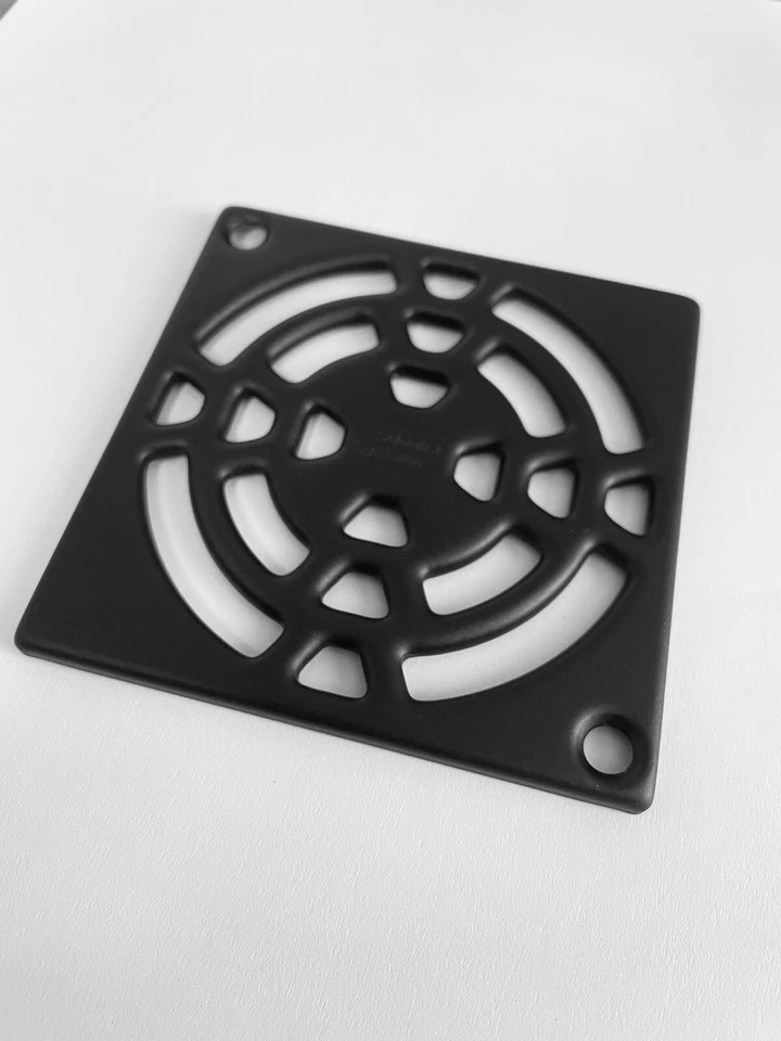 Rejilla cuadrada de acero inoxidable Schluter Kerdi de 4 pulgadas - diseño Rejilla negro mate Foto 2 de 3