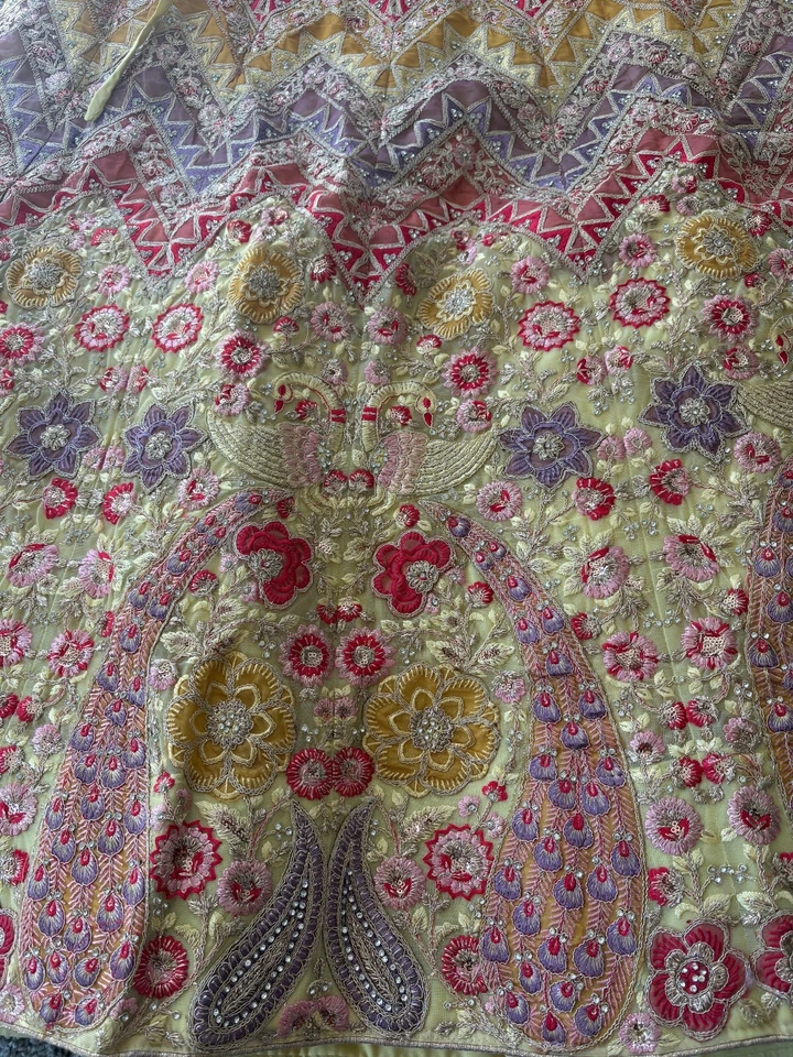 Tela lehenga amarilla sin coser. Nuevo. Foto 4 de 4