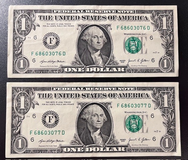 One Dollar Bill 2 with consecutive serial numbers F68603076D & F68603077D sb2-26