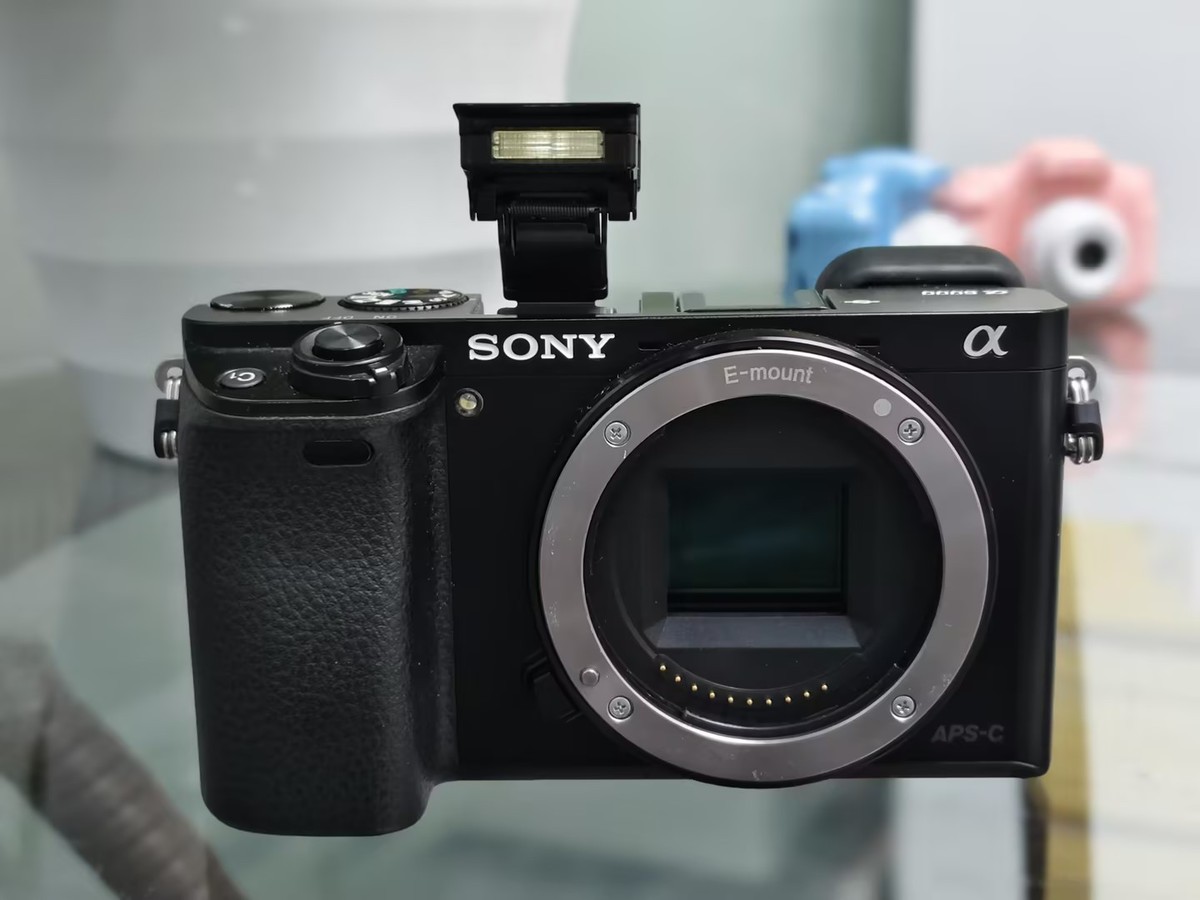 Sony Alpha a6000 24.3MP Mirrorless Digital Camera Body 95% New