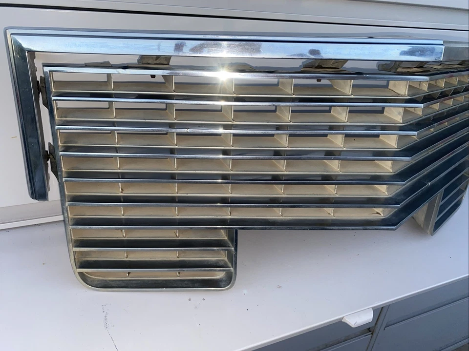 Cadillac DeVille Fleetwood 1972, Calais cromo parrilla de fábrica carrito completo Foto 3 de 4