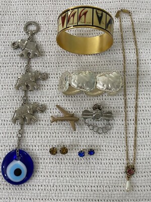 miscellaneous lot Of Jewelry Necklace By 1928 & Wall Hanging