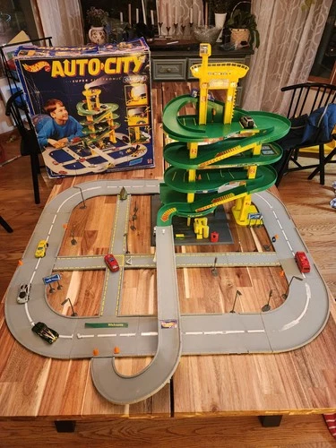 Vintage Hot Wheels Auto City 1995 Set Good Condition See Description