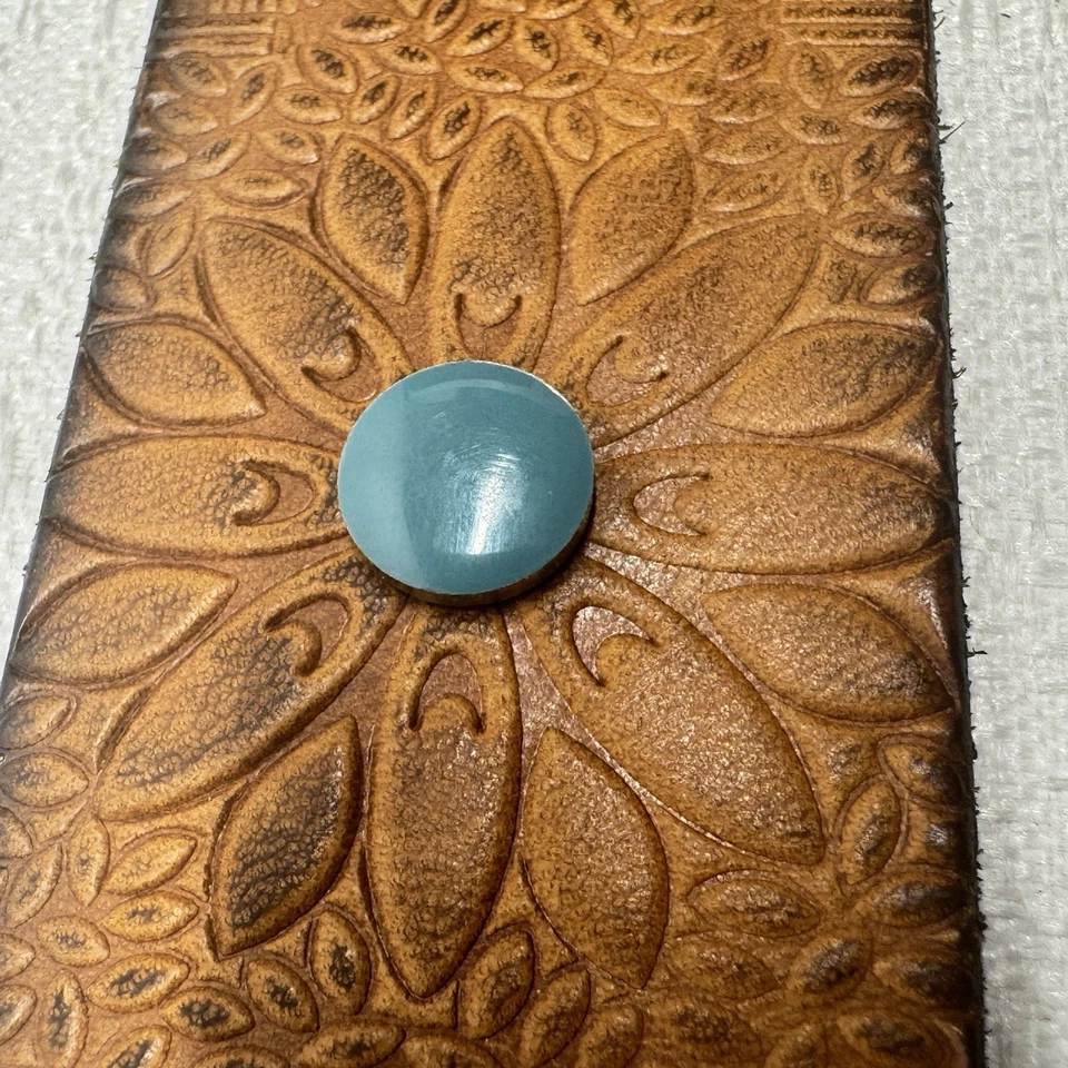 Old Navy Vintage Brown Leather Flower Embossed Western Boho Belt USA X-Large - Image 3 of 4