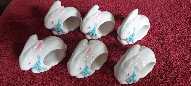 VINTAGE EASTER BUNNY NAPKIN RINGS SET OF 6 , CERAMIC WITH NO MARKINGS