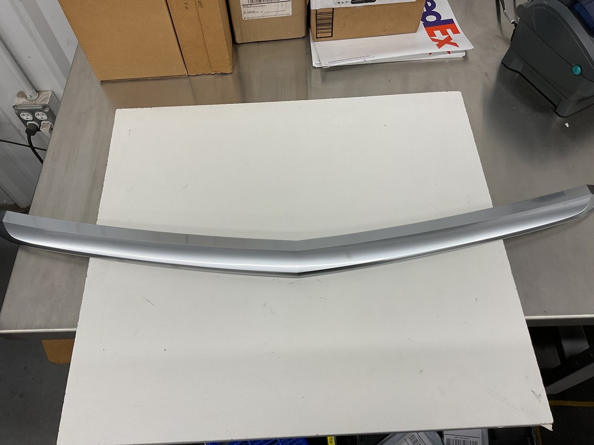2021-2025 CADILLAC XT6 SILVER UPPER GRILLE MOLDING TRIM NEW GM