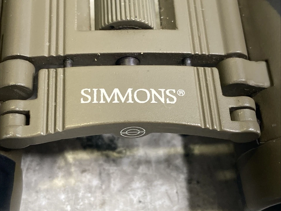 Simmons All Around Camo Pocket Binoculars 1135 8x21 FOV 372ft @1000yds Hunting - Image 4 of 4
