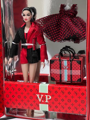 A Fashionable Legacy Violaine Dressed Doll Giftset NRFB W Club Nu Face