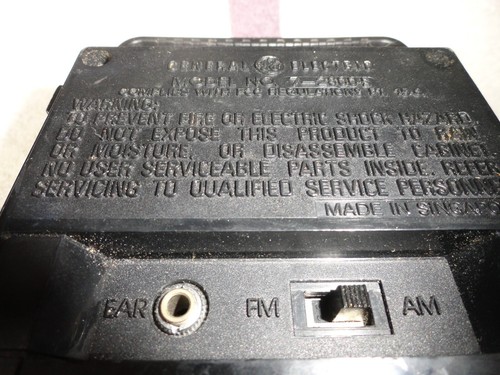 Vintage General Electric (two-way power) model no. 7-2800B portable AM/FM Works - Picture 5 of 6