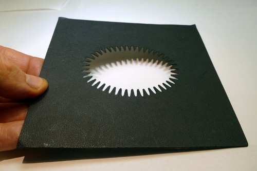 Lindahl Vignetter Mask 5X5" square bellows 2.5 Large Oval with magnet frame - Picture 5 of 7