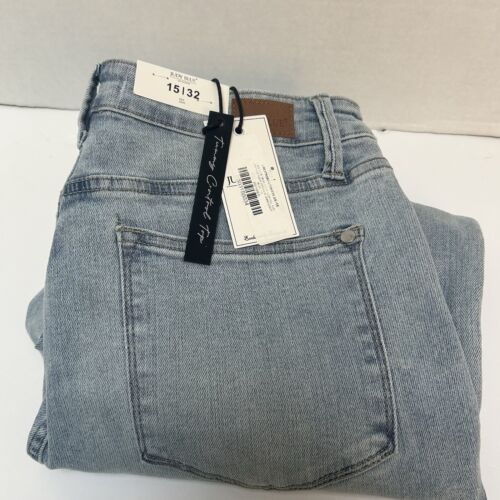 Judy Blue NWT Hi-Rise Straight Fit Light Wash Jeans Size 15/32 Style #88576