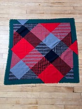 VINTAGE 50's-60's VINTAGE BEAUTIFUL GREEN RED BLACK PRINT SCARF 30" x 30"