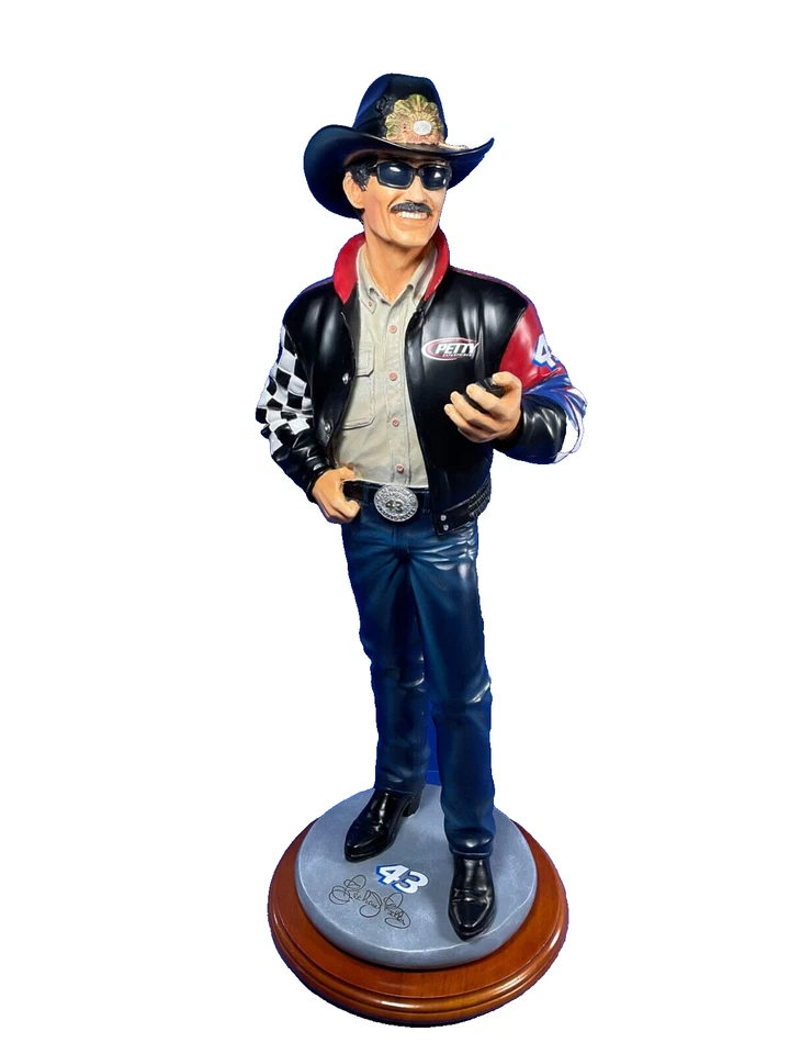 2001, Richard Petty #43, sombrero y gafas de sol 18" estatuilla, RP21054, numerada, L.E. Foto 2 de 4