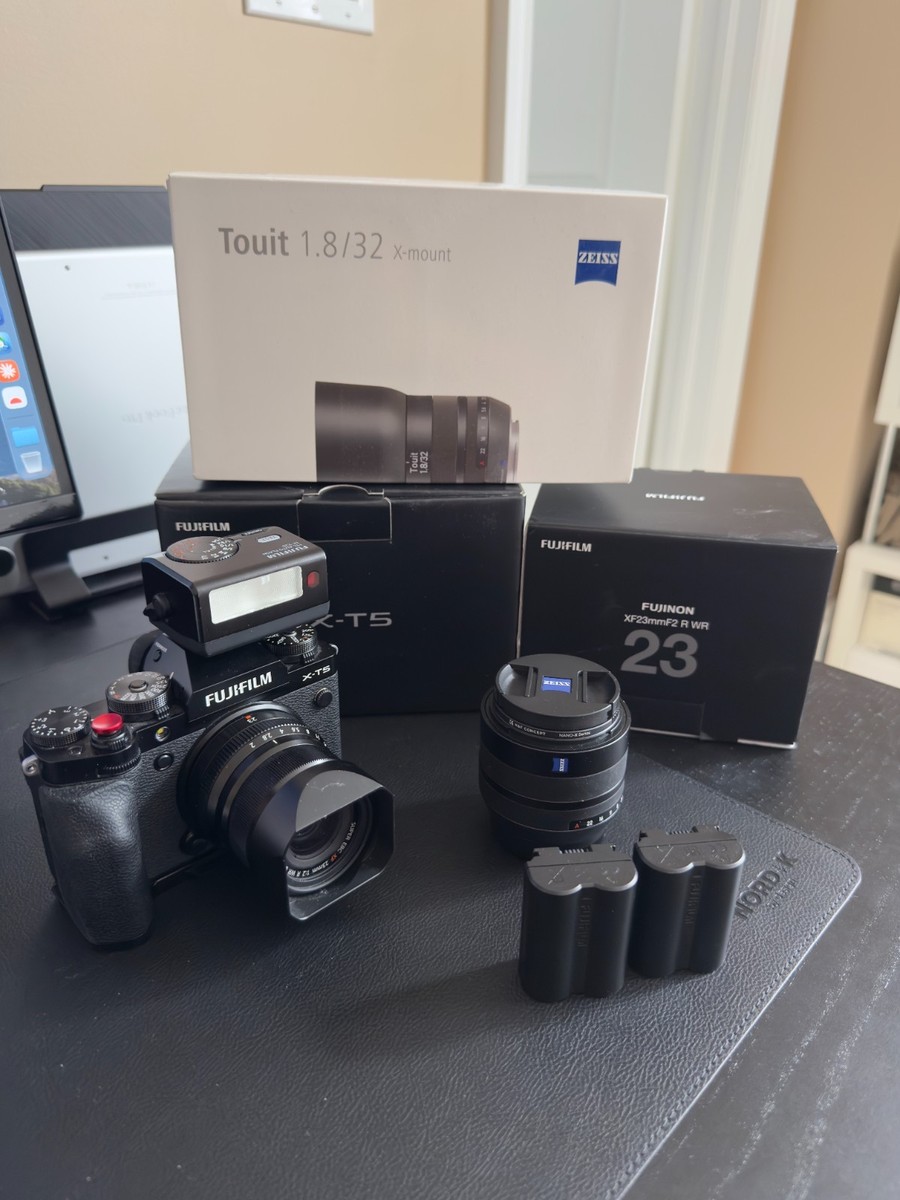 MINT Fujifilm XT5 Bundle 23mm f2 Zeiss 32mm f1.8 EF X20 Flash Mint