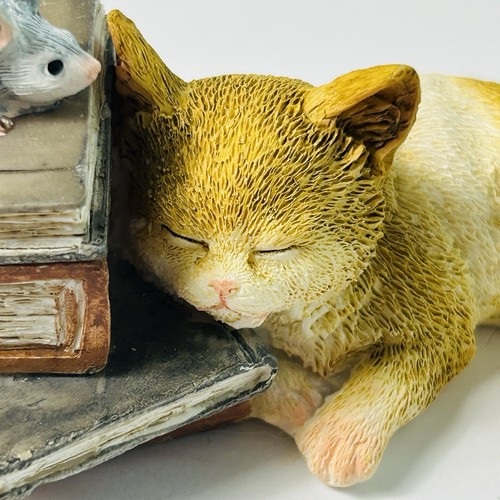 Cat Nap Trinket Box Kitten Sleeping Stack of Books Mouse Resin Vintage Reader - Picture 4 of 6