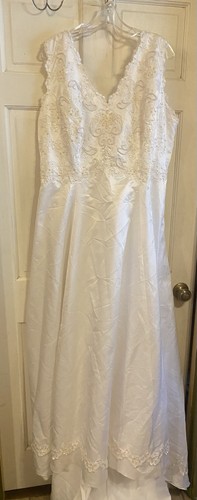 Ivory Satin & Lace Sleeveless Wedding Gown w/Chaoel Length~26~Elegance~EXC!